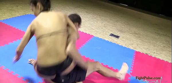  Mixed wrestling match - athletic girl vs guy (NC-18 demo)